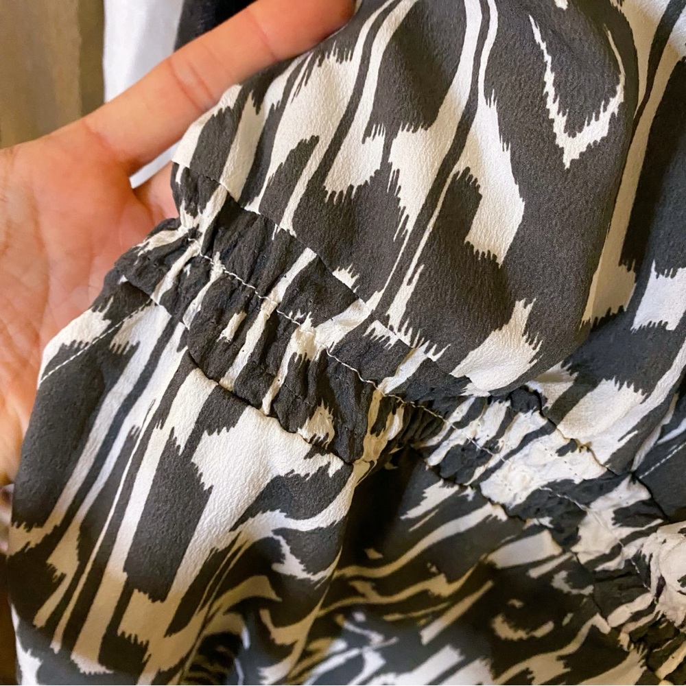 ๐ SENSATION GREY WHITE CASUAL ROMPER! - Picture 9 of 12